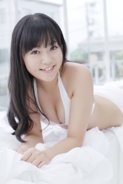 美女100%露出胸